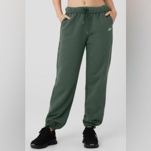 Alo Yoga Accolade Sweatpants Dark Cactus